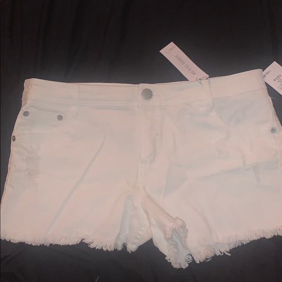 White denim shorts - Picture 1 of 2
